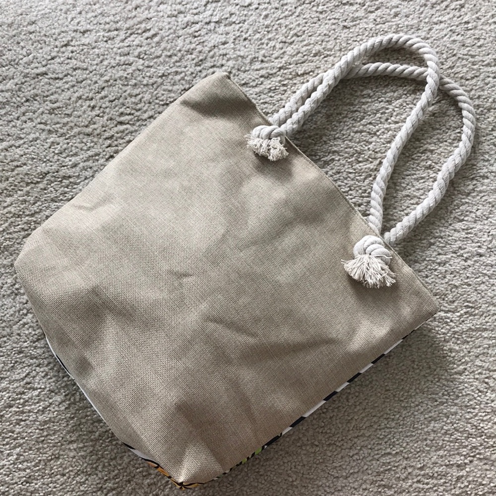 🍍LAST ONE🍍HOST PICK Pineapple Beach Tote - Picture 3 of 5